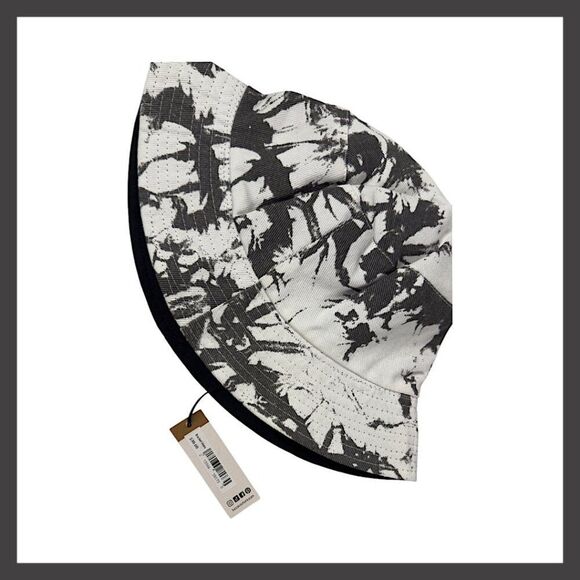 Lucca Couture Gray & White Bucket Hat – NWT - Picture 3 of 4